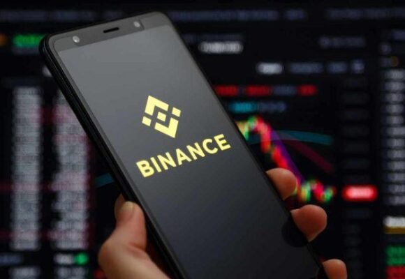 Two Binance Workers Held at UAE Airports Amid Fraud Inquiries
