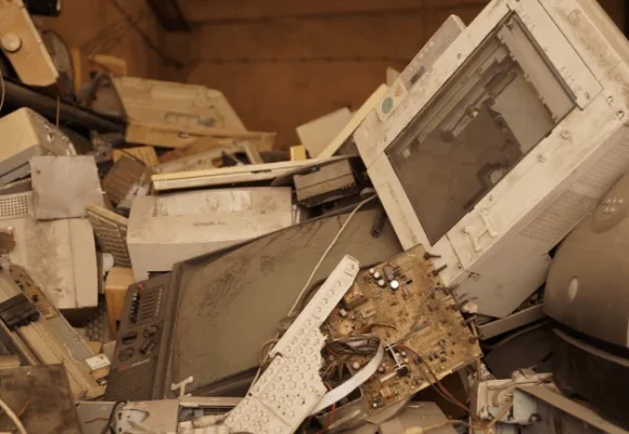 A Big Tech Company Buried 2,700 Early GUI PCs in 1989 and Shaped Today’s Desktop